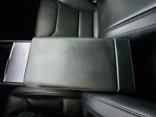 Tesla Model Y 2026 Premium 4dr SUV