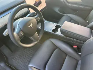 Tesla Model Y 2022 AWD Long Range 4dr Crossover