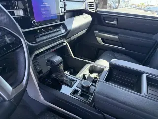 Toyota Tundra 2023 4x4 SR5 4dr CrewMax Cab Pickup SB