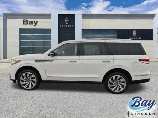 Lincoln Navigator 2023 4x2 Reserve 4dr SUV