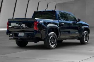 Toyota Tacoma 2025 4x4 TRD Off-Road 4dr Double Cab 5.0 ft SB 8A