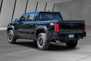 Toyota Tacoma 2025 4x4 TRD Off-Road 4dr Double Cab 5.0 ft SB 8A