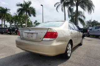 Toyota Camry 2005 XLE V6 4dr Sedán