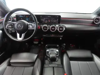 Mercedes-Benz Clase A 2019 A 220 4dr Sedán