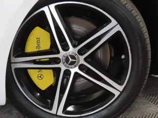 Mercedes-Benz Clase A 2019 A 220 4dr Sedán