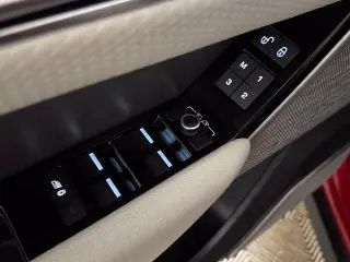 Land Rover Range Rover Velar 2018 AWD P250 R-Dynamic SE 4dr SUV