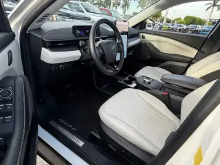 Ford Mustang Mach-E 2023 Premium 4dr SUV