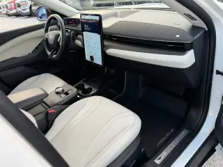Ford Mustang Mach-E 2023 Premium 4dr SUV
