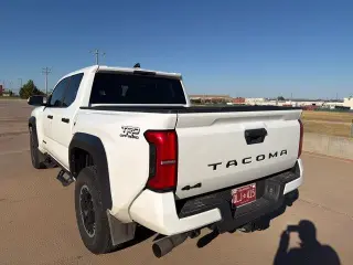 Toyota Tacoma 2024 4x4 SR5 4dr Double Cab 5.0 ft SB