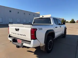 Toyota Tacoma 2024 4x4 SR5 4dr Double Cab 5.0 ft SB