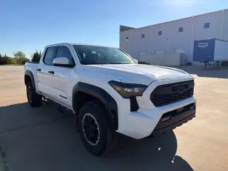 Toyota Tacoma 2024 4x4 SR5 4dr Double Cab 5.0 ft SB