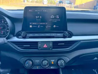 Forte Kia 2023 LXS sedán 4 puertas