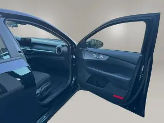 Forte Kia 2023 LXS sedán 4 puertas