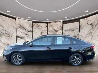 Forte Kia 2023 LXS sedán 4 puertas