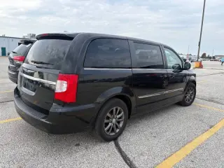 2016 Chrysler Town & Country