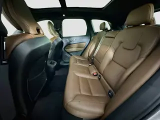 Volvo XC60 2022 B5 Momentum 4dr SUV