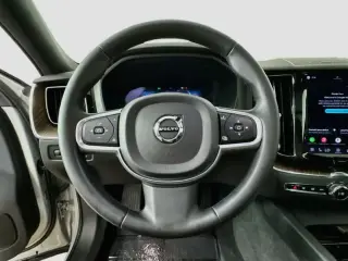 Volvo XC60 2022 B5 Momentum 4dr SUV