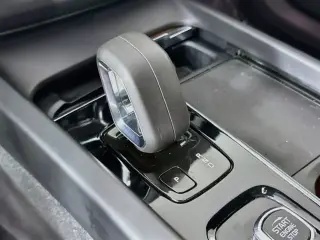 Volvo XC60 2022 B5 Momentum 4dr SUV