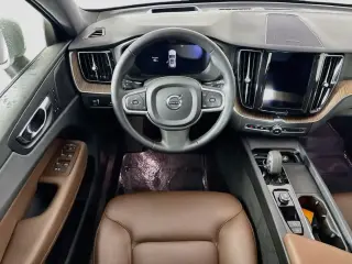 Volvo XC60 2022 B5 Momentum 4dr SUV