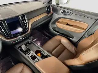 Volvo XC60 2022 B5 Momentum 4dr SUV