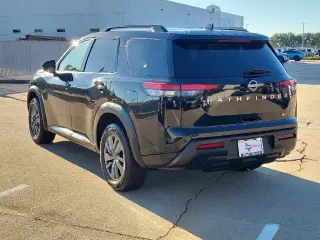 Nissan Pathfinder 2024 SV 4dr SUV