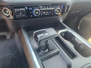 2023 Chevrolet Silverado 1500 High Country Crew Cab 4WD