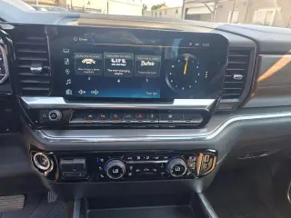 2023 Chevrolet Silverado 1500 High Country Crew Cab 4WD