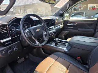 2023 Chevrolet Silverado 1500 High Country Crew Cab 4WD