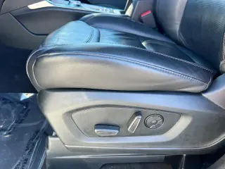 SUV Explorer 2023 AWD Platinum 4 puertas