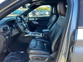 SUV Explorer 2023 AWD Platinum 4 puertas