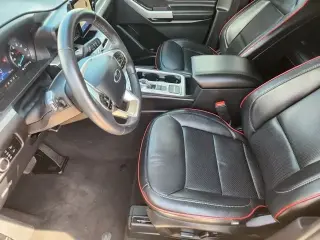 Ford Explorer 2024 XLT SUV de 4 puertas
