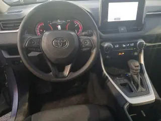 Toyota RAV4 2025 XLE SUV de 4 puertas