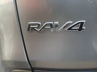 Toyota RAV4 2025 XLE SUV de 4 puertas