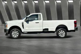 Ford F-350 Super Duty 2023 4x4 XLT 2dr Regular Cab 8 ft. LB SRW Pickup