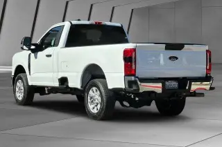 Ford F-350 Super Duty 2023 4x4 XLT 2dr Regular Cab 8 ft. LB SRW Pickup