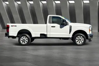 Ford F-350 Super Duty 2023 4x4 XLT 2dr Regular Cab 8 ft. LB SRW Pickup