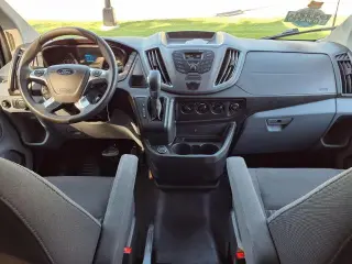 Ford Transit 2018 150 XL 3dr SWB Techo Medio Furgón de Pasajeros con Puerta Deslizante en el Lado del Pasajero