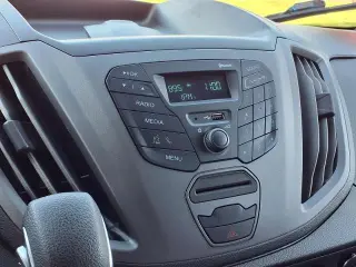 Ford Transit 2018 150 XL 3dr SWB Techo Medio Furgón de Pasajeros con Puerta Deslizante en el Lado del Pasajero