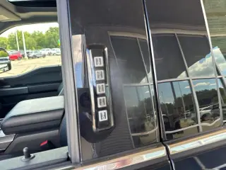 Ford F-150 2023 4x4 Lariat 4dr SuperCrew 6.5 ft. SB