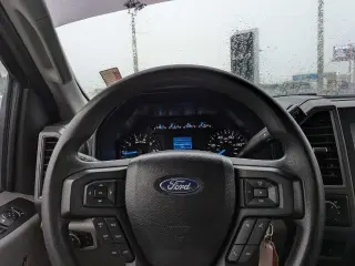 Ford F-250 Super Duty 2021 4x4 XLT 4 puertas Cabina de tripulación 6.8 pies. SB Pick-up