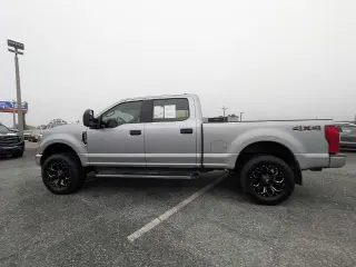 Ford F-250 Super Duty 2021 4x4 XLT 4 puertas Cabina de tripulación 6.8 pies. SB Pick-up