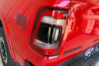 Ram 1500 2022 4x4 Big Horn 4p Puerta de Cabina de Tripulación 5.6 ft. SB Camion