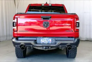 Ram 1500 2022 4x4 Big Horn 4p Puerta de Cabina de Tripulación 5.6 ft. SB Camion