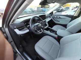 Ford Explorer 2025 AWD Platinum SUV de 4 puertas