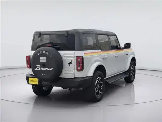 Ford Bronco 2025 4x4 Outer Banks SUV de 4 puertas