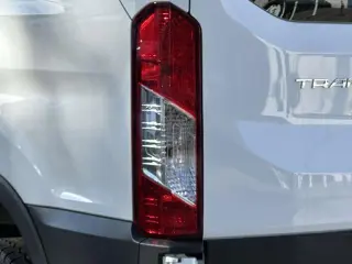 Ford Transit 2025 250 3 puertas SWB techo bajo furgón de carga