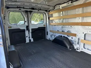 Ford Transit 2025 250 3 puertas SWB techo bajo furgón de carga