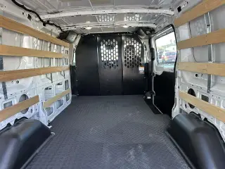 Ford Transit 2025 250 3 puertas SWB techo bajo furgón de carga