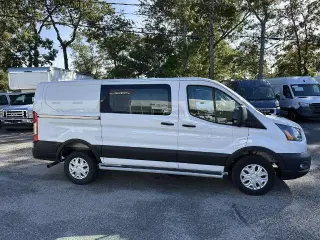 Ford Transit 2025 250 3 puertas SWB techo bajo furgón de carga