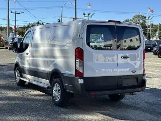 Ford Transit 2025 250 3 puertas SWB techo bajo furgón de carga